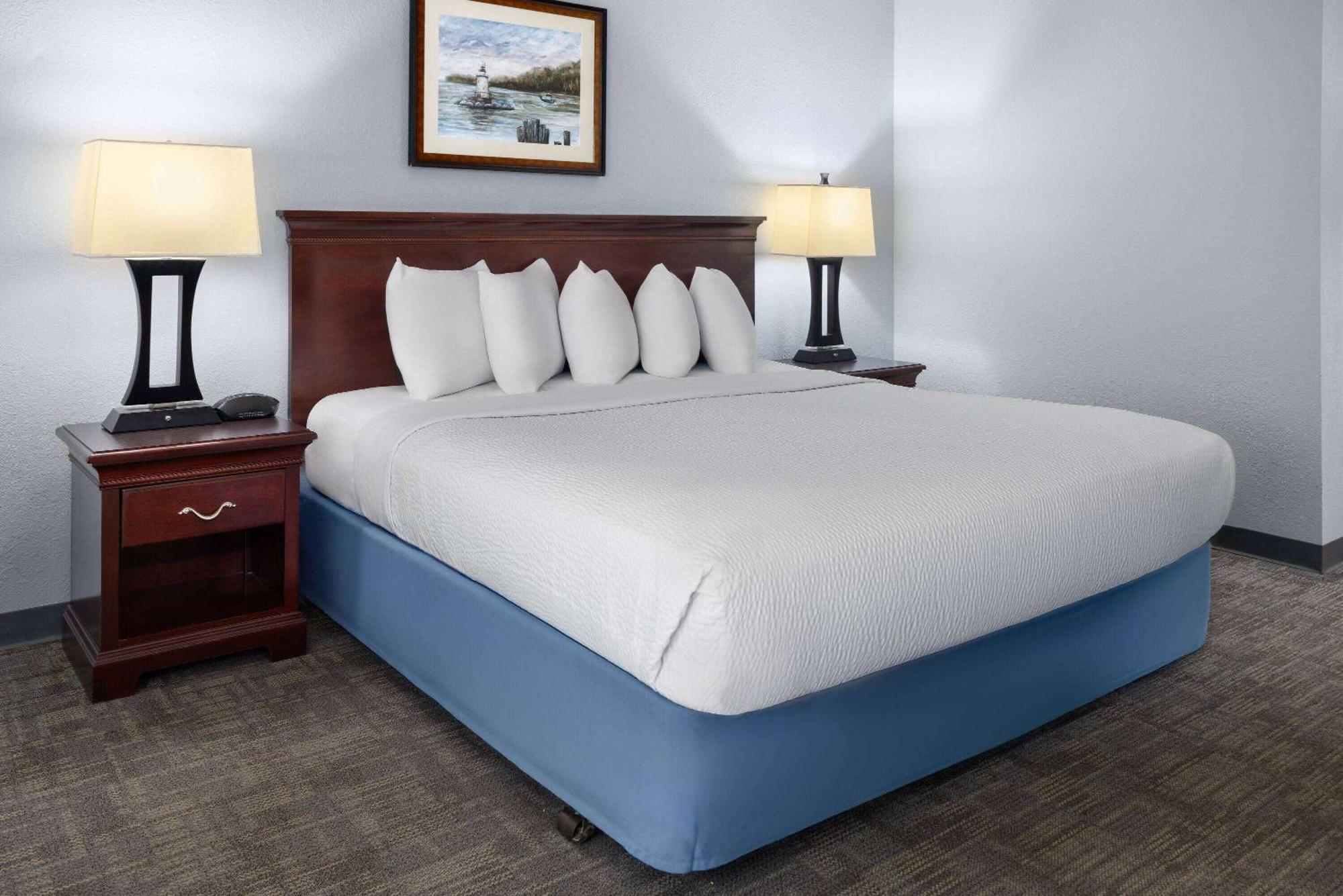 Days Inn By Wyndham Iron Mountain Eksteriør billede