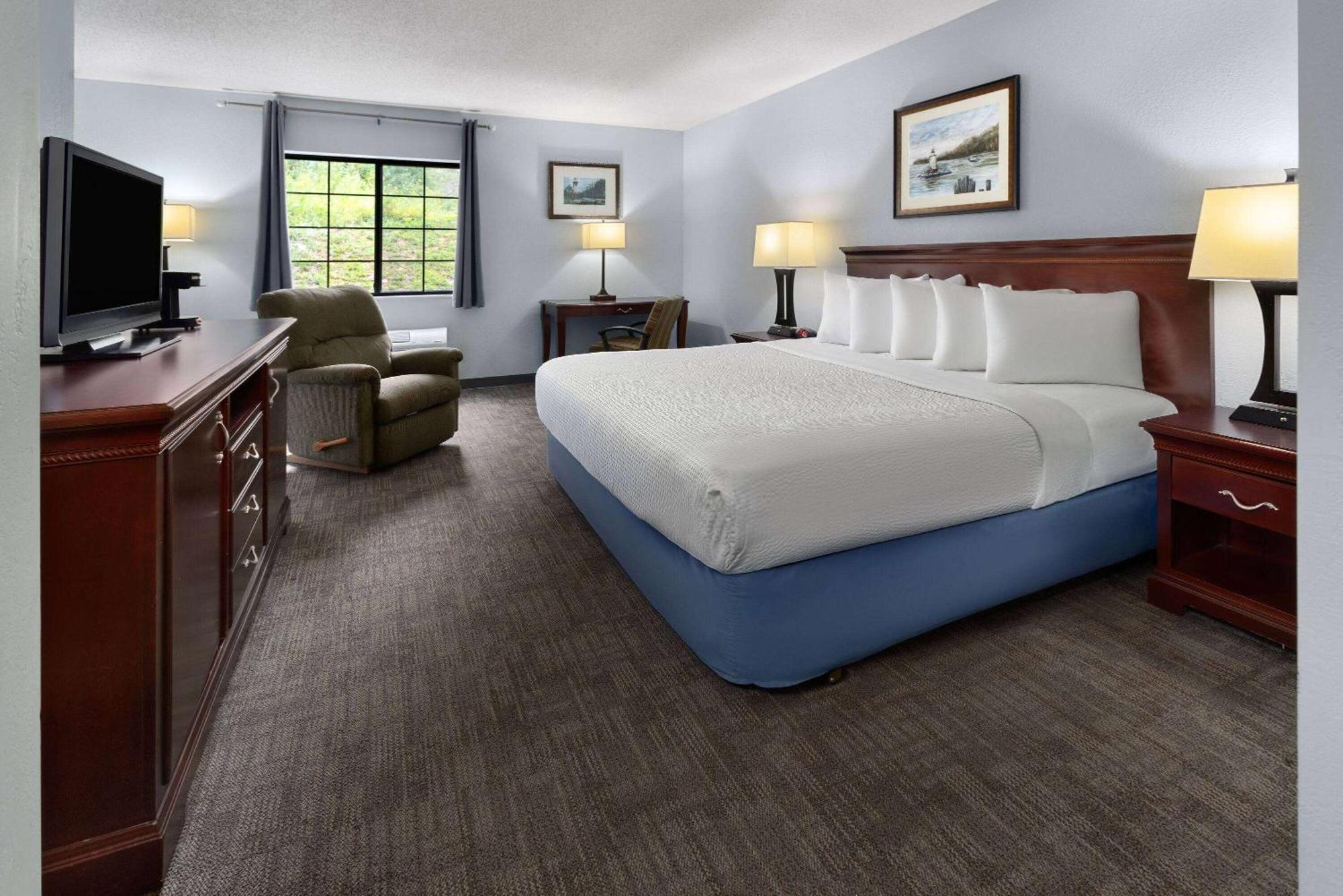 Days Inn By Wyndham Iron Mountain Eksteriør billede