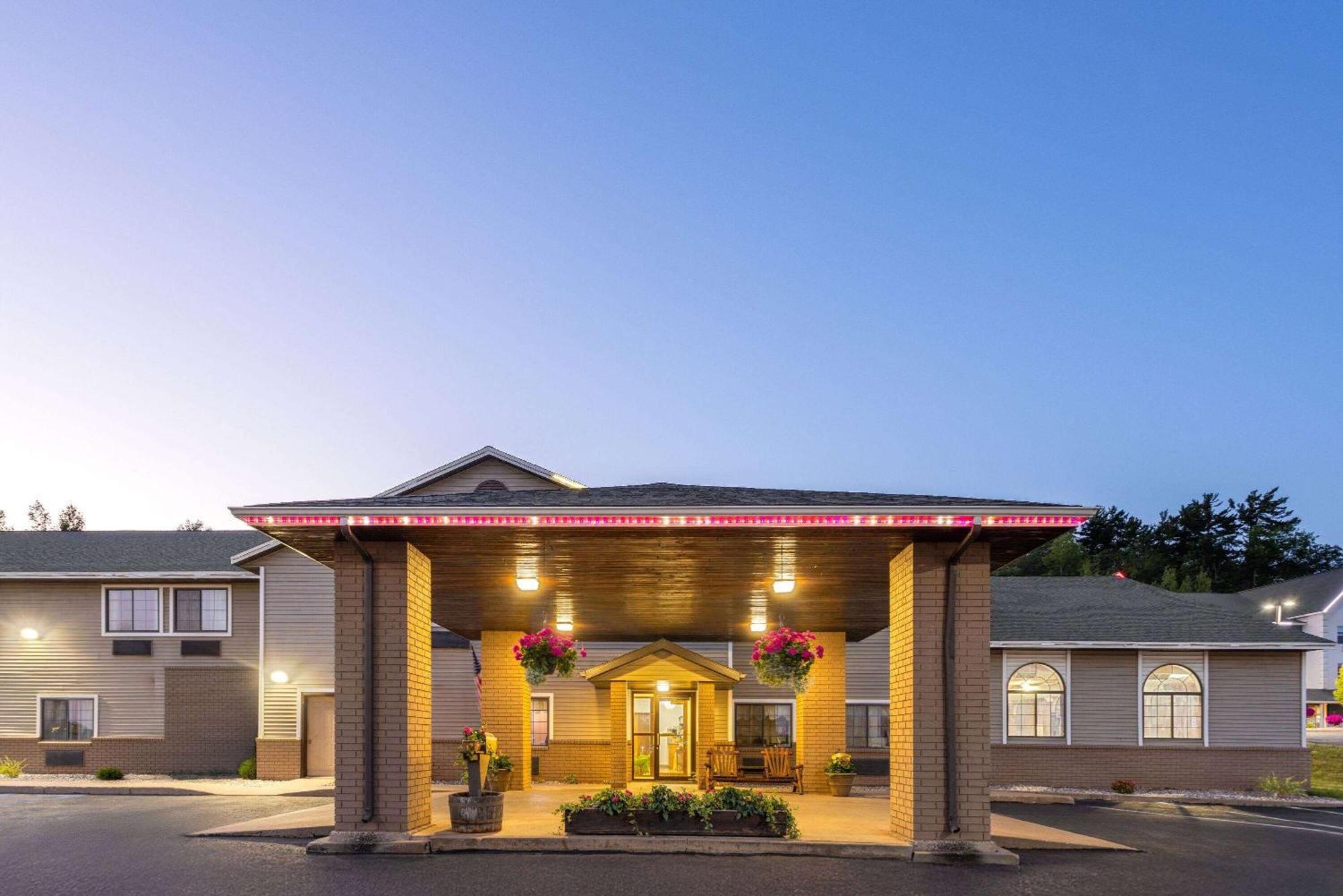 Days Inn By Wyndham Iron Mountain Eksteriør billede