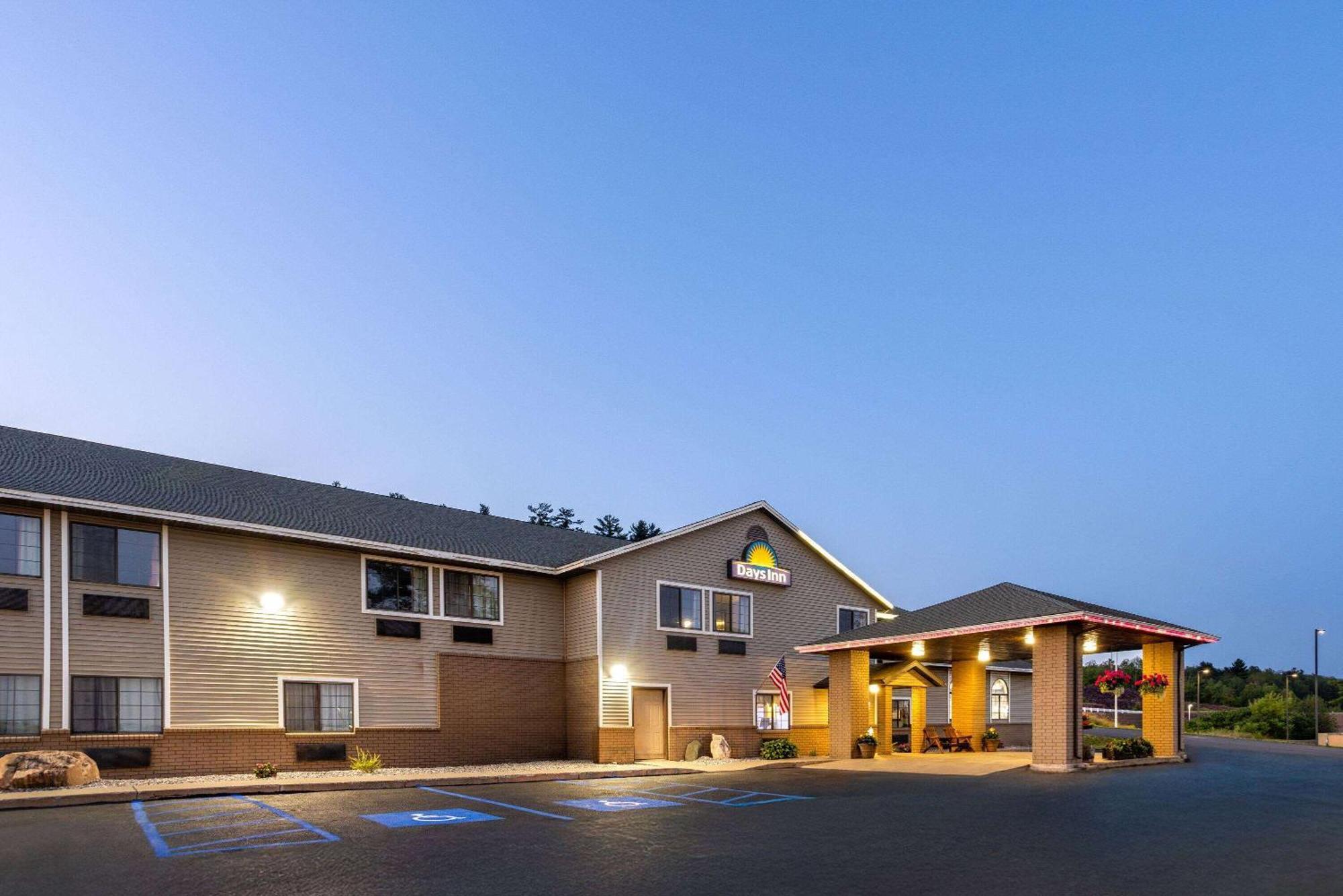 Days Inn By Wyndham Iron Mountain Eksteriør billede